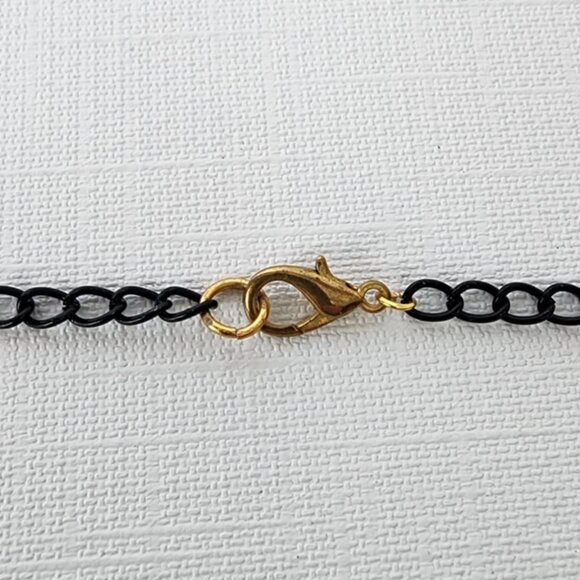 Black & gold pendant chain necklace - Picture 5 of 8